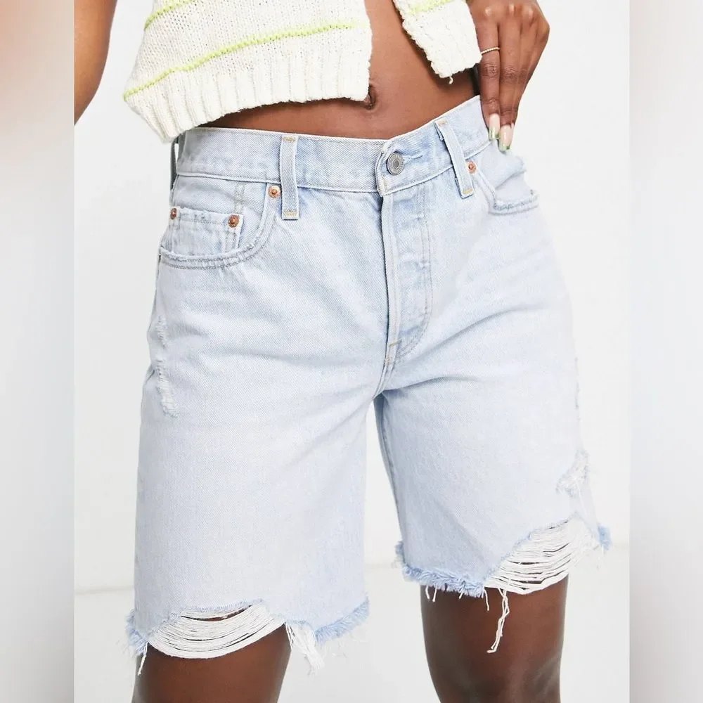 NWT Levi's 90's 501 Distressed High Rise Button Fly Denim Short in light wash 24